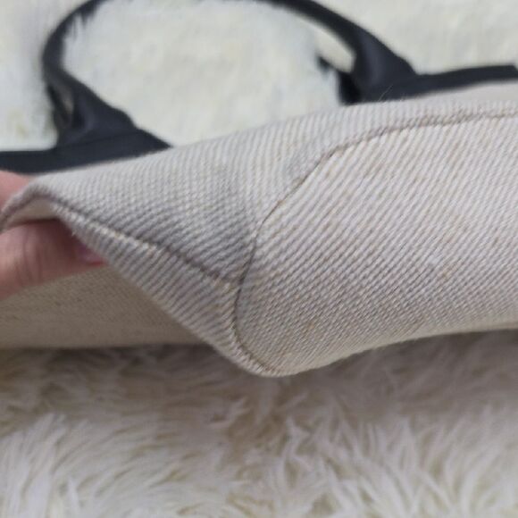 5 For $25 Rachel Zoe Black and Cream Tote Bag with Structured Design - Picture 7 of 9